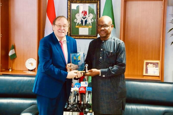 4AC6EFFA-9885-4040-9B8C-D1B3176DAB3C